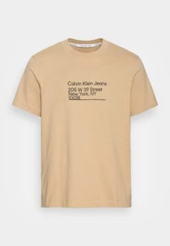 Calvin Klein Jeans ADDRESS LOGO TEE UNISEX - T-shirt Z Nadrukiem - Travertine