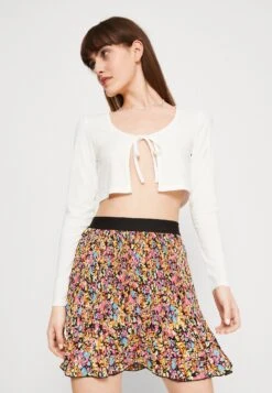 ONLY ONLABIGAIL LIFE PLISSEE SKIRT - Spódnica Mini - Black 9 ONLY ONLABIGAIL LIFE PLISSEE SKIRT - Spódnica Mini - Black -Ulla Popken Sklep 06e2a3d881404f55ab391fe280e863c3