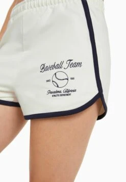 BERSHKA PRINTED WITH TRIMS - PLUSH - Szorty - Beige -Ulla Popken Sklep 1b284dd330f640caa3b4b49a35526c0e