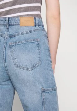Vero Moda Tall VMKITHY - Jeansy Relaxed Fit - Medium Blue Denim -Ulla Popken Sklep 1d80c9ecb2b9420992d64cc41a9938ff