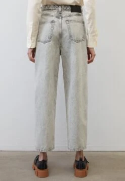 Marc O'Polo BARREL - Jeansy Straight Leg - Authentic Light Grey Wash 8 Marc O'Polo BARREL - Jeansy Straight Leg - Authentic Light Grey Wash -Ulla Popken Sklep 1e16513d22034cea8b6b6c15863fd926