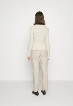 American Vintage Jeansy Straight Leg - Ecru 7 American Vintage Jeansy Straight Leg - Ecru -Ulla Popken Sklep 20050d3c5fe24ed6b9297077b5f4a929