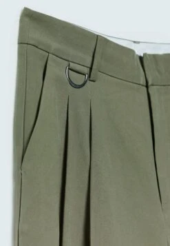 Stradivarius SMART WITH PLEATS - Spodnie Materiałowe - Khaki -Ulla Popken Sklep 24cb232ac759413aaa03d8a451015663