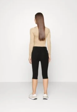 Marks & Spencer MAGIC PEDAL - Szorty Jeansowe - Black 8 Marks & Spencer MAGIC PEDAL - Szorty Jeansowe - Black -Ulla Popken Sklep 25aa9e63ee674646a0db1dcf39566657