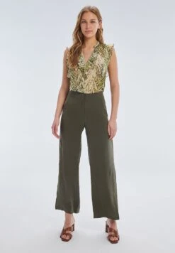 SIN MANGAS CON DETALLE DE VOLANTES EN ESCOTE - Top - Kaki