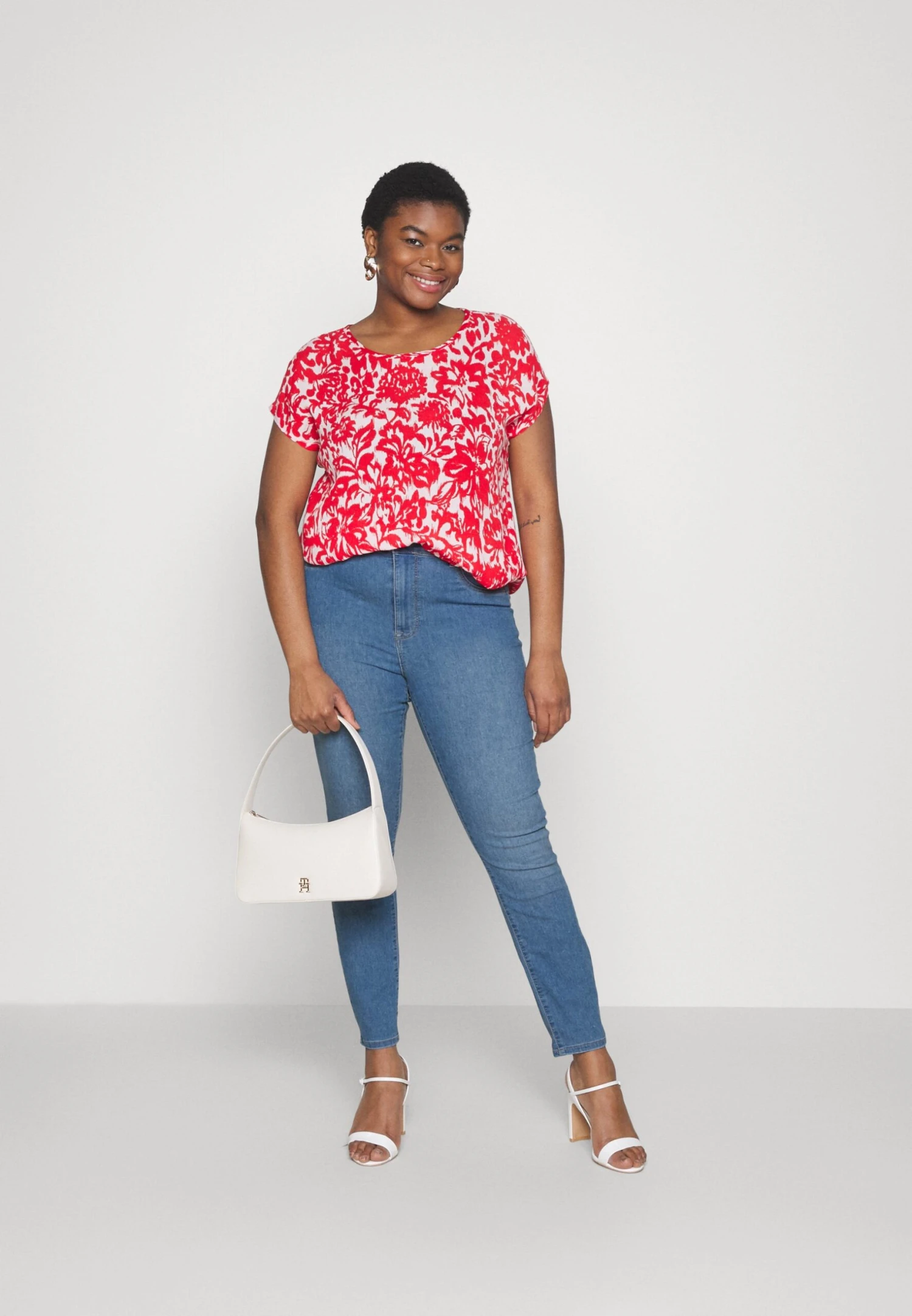 ONLY CARMAKOMA CARKILA-HIRIS HW SK DNM PIMBOX - Jeansy Skinny Fit - Light Blue Denim 2 ONLY CARMAKOMA CARKILA-HIRIS HW SK DNM PIMBOX - Jeansy Skinny Fit - Light Blue Denim - obrazek 2