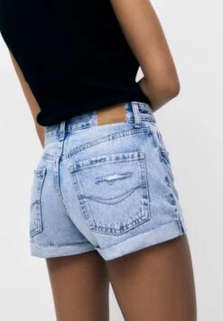 PULL & BEAR MID-WAIST - Szorty Jeansowe - Blue Denim -Ulla Popken Sklep 2be6def3bf3d41338ce741e7cf61577d