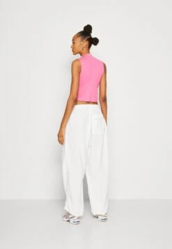 Jaded London HIGH NECK TANK RETRO NEWSPAPER COLLAGE PRINT - Top - Pink -Ulla Popken Sklep 31f17434e5a34c2ba2c4d73d0a4f4c17