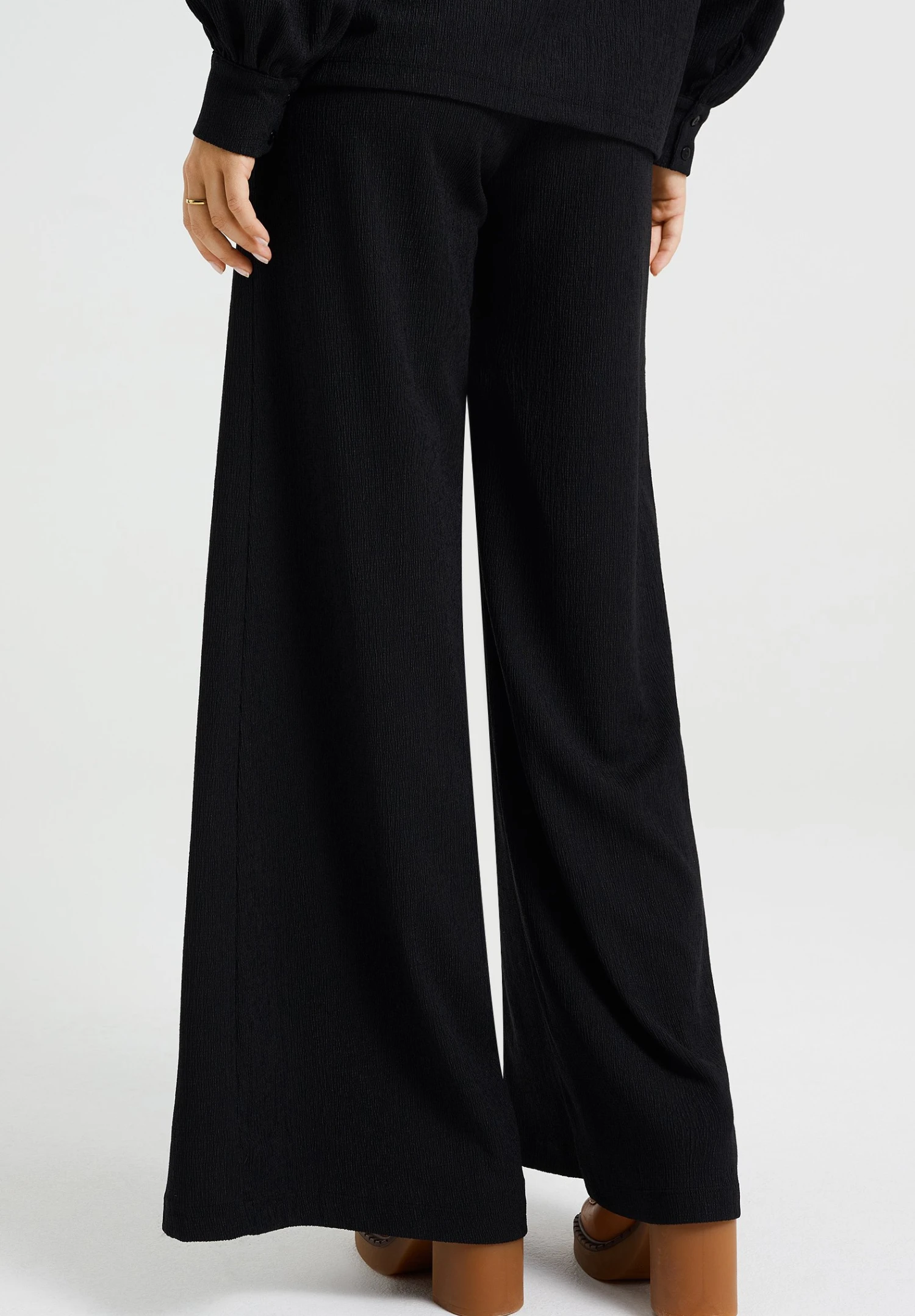WE FASHION WIDE LEG MET STRUCTUUR - Spodnie Materiałowe - Black 3 WE FASHION WIDE LEG MET STRUCTUUR - Spodnie Materiałowe - Black - obrazek 3