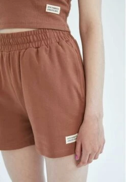 DeFacto SLIM FIT - Szorty - Brown -Ulla Popken Sklep 3c45c339fac341d5b09699863baaea15