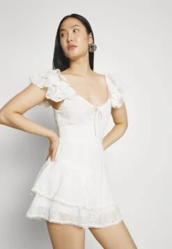 Alice + Olivia HARTFORD BUSTIER ROMPER - Sukienka Letnia - White 12 Alice + Olivia HARTFORD BUSTIER ROMPER - Sukienka Letnia - White -Ulla Popken Sklep 42ade362f2a04908bf96384726f4c0b9