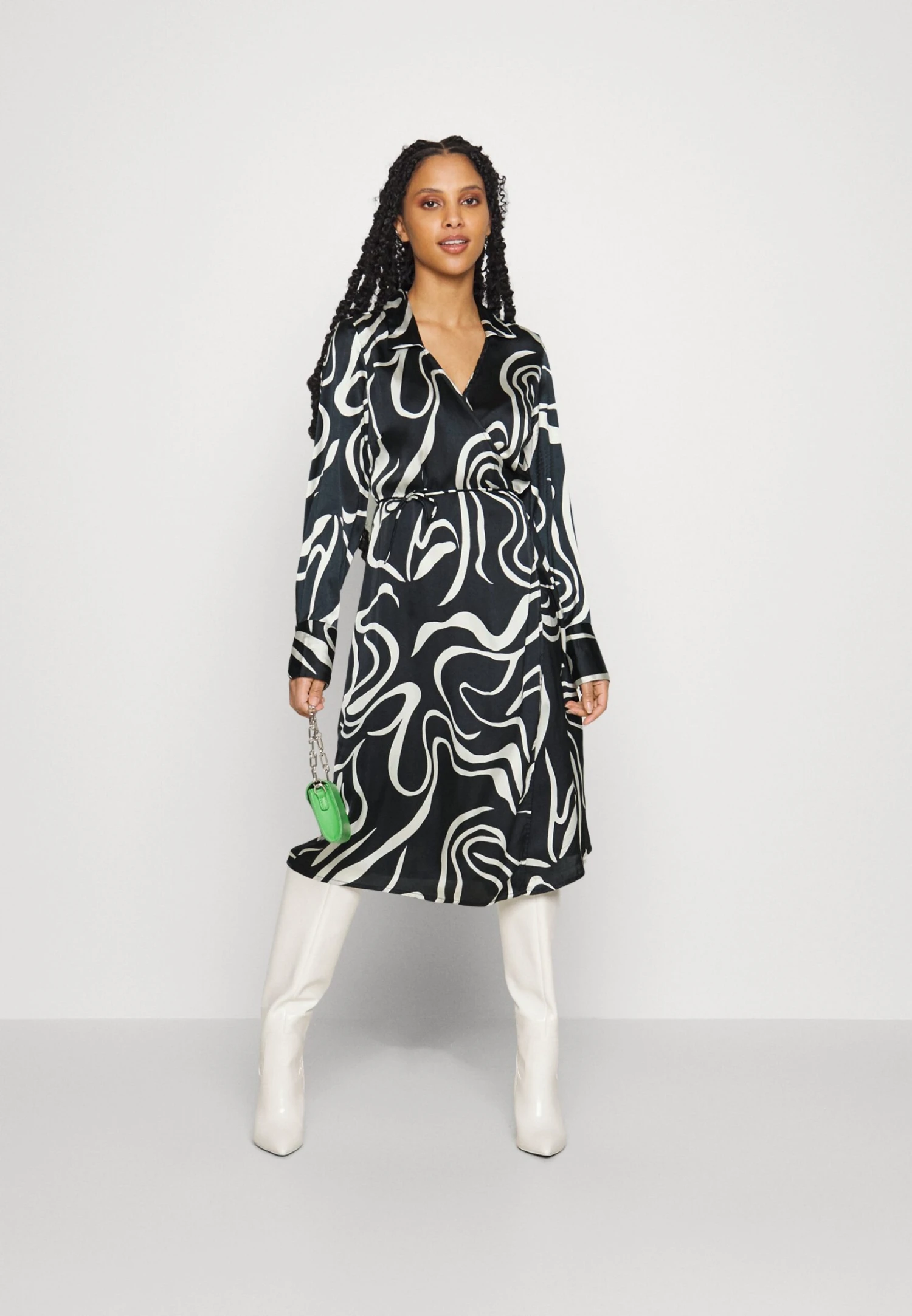 VIJULIE IDA CALF WRAP - Sukienka Letnia - Black/white 2 VIJULIE IDA CALF WRAP - Sukienka Letnia - Black/white - obrazek 2