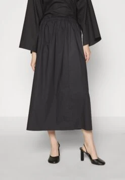 By Malene Birger MARYL - Spódnica Trapezowa - Black 9 By Malene Birger MARYL - Spódnica Trapezowa - Black -Ulla Popken Sklep 4ba747330a294e68a499a14ea51f039b