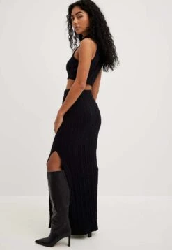 NA-KD STRUKTURIERTER MIT SCHLITZDETAIL - Długa Spódnica - Black 7 NA-KD STRUKTURIERTER MIT SCHLITZDETAIL - Długa Spódnica - Black -Ulla Popken Sklep 4c797b01181c491f8b9377e88fffdc9f