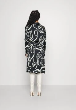 VIJULIE IDA CALF WRAP - Sukienka Letnia - Black/white 8 VIJULIE IDA CALF WRAP - Sukienka Letnia - Black/white -Ulla Popken Sklep 4f76a3046e694a1f92550f2a549a7303