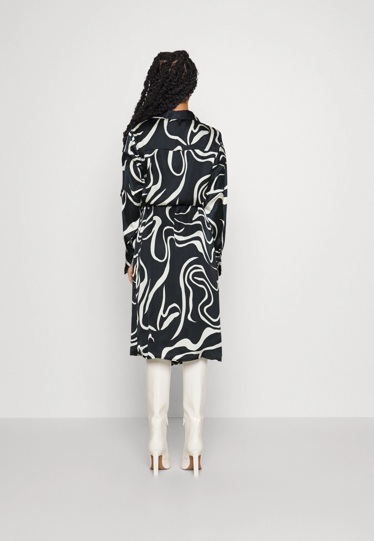 VIJULIE IDA CALF WRAP - Sukienka Letnia - Black/white 3 VIJULIE IDA CALF WRAP - Sukienka Letnia - Black/white - obrazek 3
