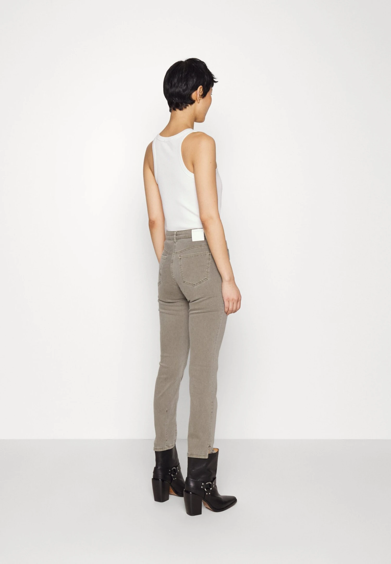 MARC CAIN Jeansy Skinny Fit - Deep Jungle 3 MARC CAIN Jeansy Skinny Fit - Deep Jungle - obrazek 3