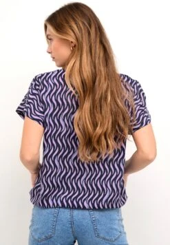 Kaffe KASOMIA STANLEY - Bluzka - Blue Purple Retro Graphic -Ulla Popken Sklep 53f9ddaec2a54b878fd6a7de02a8dfc9