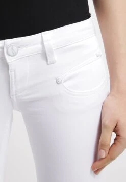 Freeman T. Porter ALEXA - Jeansy Slim Fit - White 12 Freeman T. Porter ALEXA - Jeansy Slim Fit - White -Ulla Popken Sklep 540184f56531400fb015dd55de5743ac