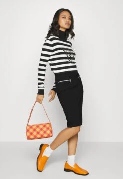 Guess GINETTE SKIRT - Spódnica Ołówkowa - Jet Black -Ulla Popken Sklep 5c7198969f8747629c852dfa99baf146