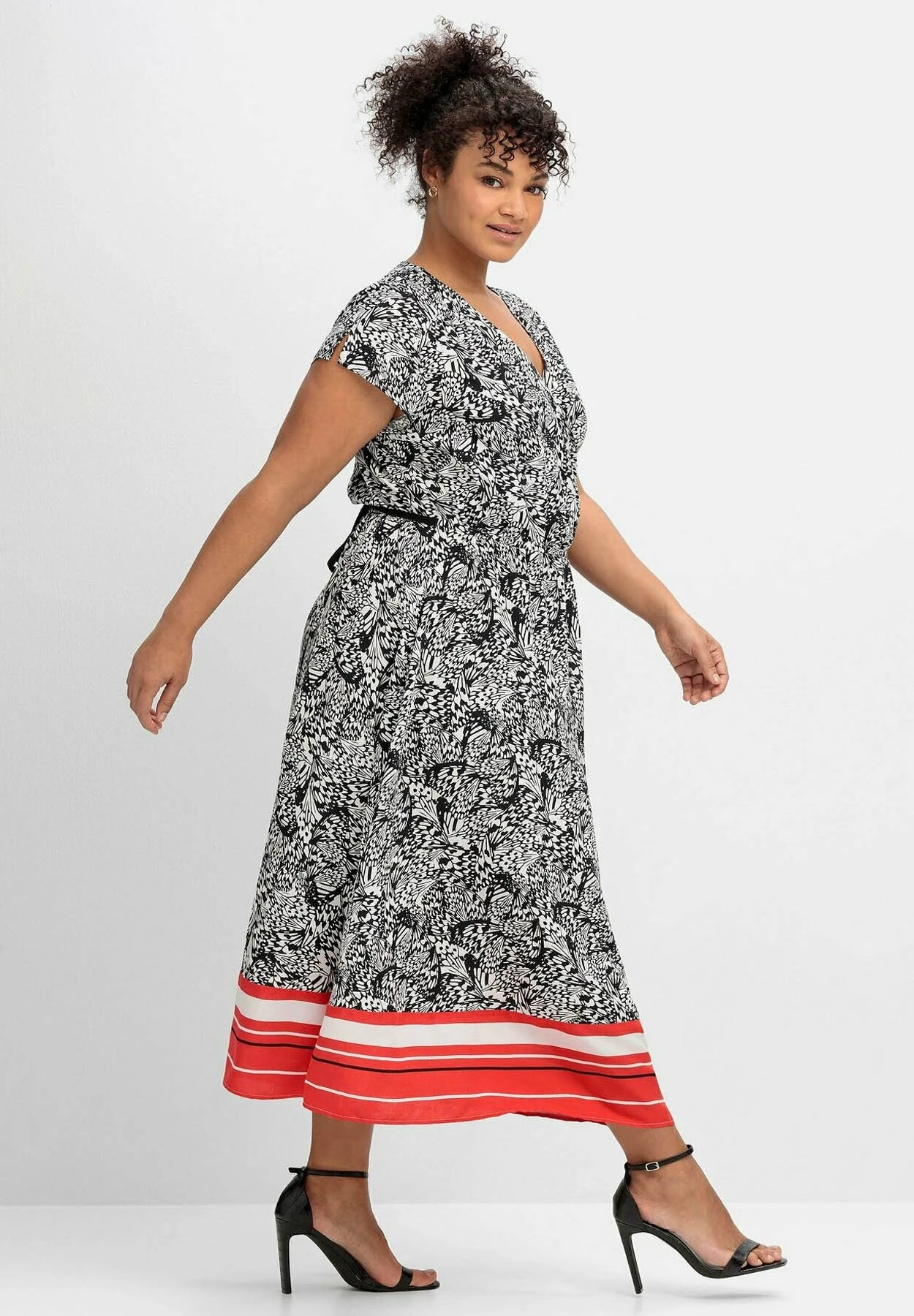 Sheego Sukienka Letnia - Schwarz Gemustert 4 Sheego Sukienka Letnia - Schwarz Gemustert - obrazek 4