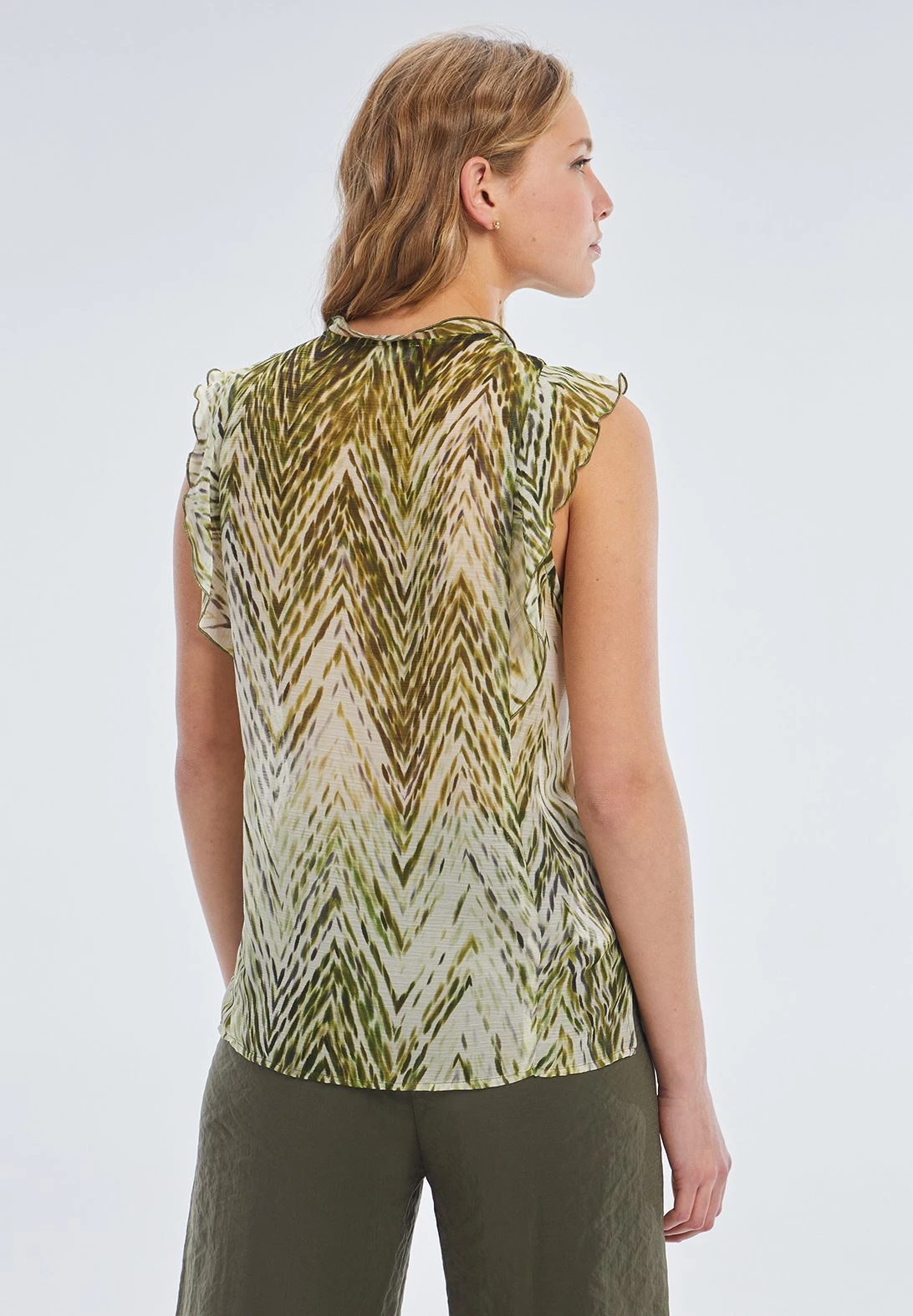 SIN MANGAS CON DETALLE DE VOLANTES EN ESCOTE - Top - Kaki 2 SIN MANGAS CON DETALLE DE VOLANTES EN ESCOTE - Top - Kaki - obrazek 2