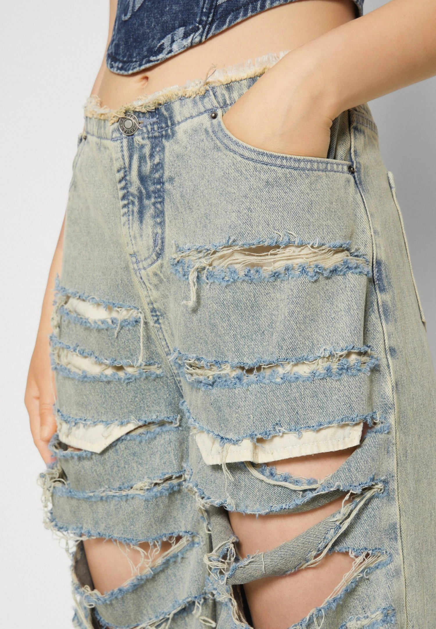 Jaded London EXTREME SLASHED LOW RISE - Jeansy Bootcut - Blue 4 Jaded London EXTREME SLASHED LOW RISE - Jeansy Bootcut - Blue - obrazek 4