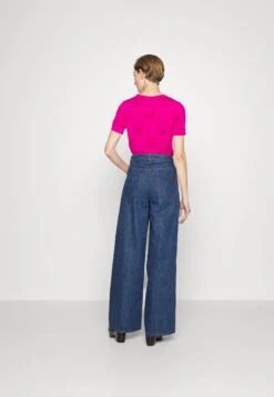 LOVE MOSCHINO Jeansy Bootcut - Blue Denim 10 LOVE MOSCHINO Jeansy Bootcut - Blue Denim -Ulla Popken Sklep 63eda0a5ac864d7da4231e54071ce487