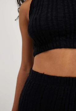 NA-KD STRUKTURIERTER MIT SCHLITZDETAIL - Długa Spódnica - Black 6 NA-KD STRUKTURIERTER MIT SCHLITZDETAIL - Długa Spódnica - Black -Ulla Popken Sklep 6546ac32483f42bfa5bfd2d606766483