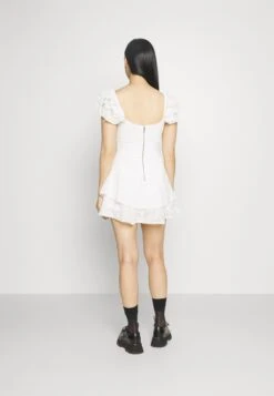 Alice + Olivia HARTFORD BUSTIER ROMPER - Sukienka Letnia - White 10 Alice + Olivia HARTFORD BUSTIER ROMPER - Sukienka Letnia - White -Ulla Popken Sklep 673d52a4b8d442c68a9d2680078e3ff9