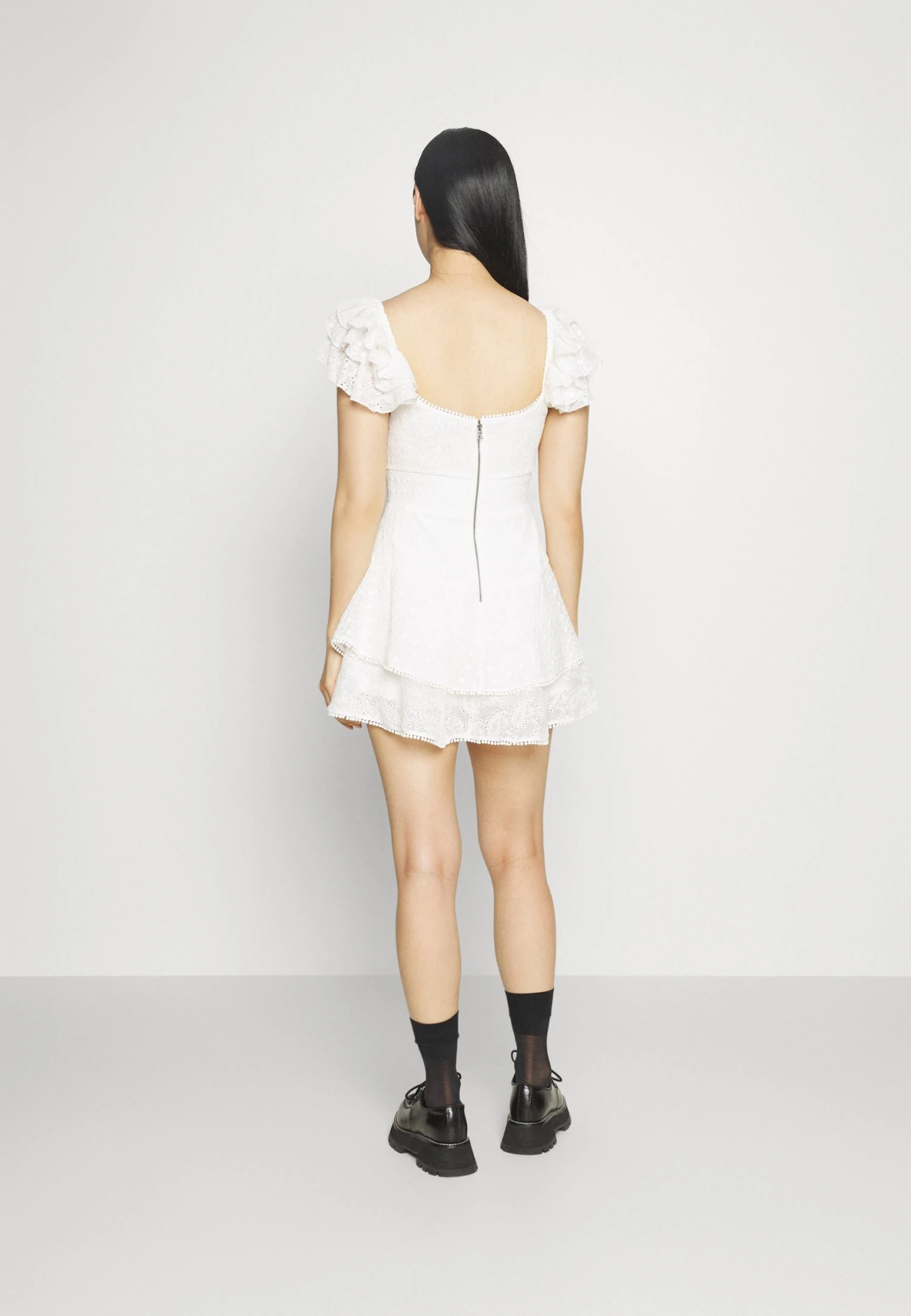 Alice + Olivia HARTFORD BUSTIER ROMPER - Sukienka Letnia - White 3 Alice + Olivia HARTFORD BUSTIER ROMPER - Sukienka Letnia - White - obrazek 3