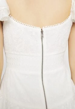 Alice + Olivia HARTFORD BUSTIER ROMPER - Sukienka Letnia - White 15 Alice + Olivia HARTFORD BUSTIER ROMPER - Sukienka Letnia - White -Ulla Popken Sklep 6c9d84e5553e4d69994679ec9cf0da38
