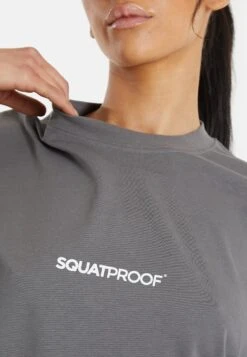 SP DOUBLE OVERSIZE PUMP COVER - T-shirt Z Nadrukiem - Dark Grey -Ulla Popken Sklep 70ff85b311744c45815841e17d0d7936