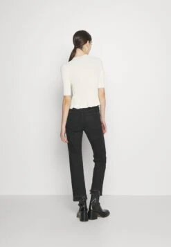 Maje MODY - T-shirt Z Nadrukiem - Ecru 11 Maje MODY - T-shirt Z Nadrukiem - Ecru -Ulla Popken Sklep 71f322c16ae24370895aa35af7b93507