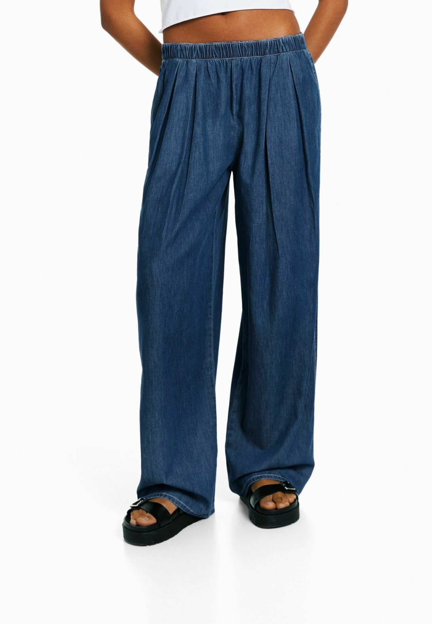 BERSHKA Jeansy Relaxed Fit - Dark Blue 1 BERSHKA Jeansy Relaxed Fit - Dark Blue