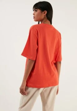 LELA LOOSE FIT - T-shirt Basic - Brick Red -Ulla Popken Sklep 7780346a283c4ef9b942adddf926026e