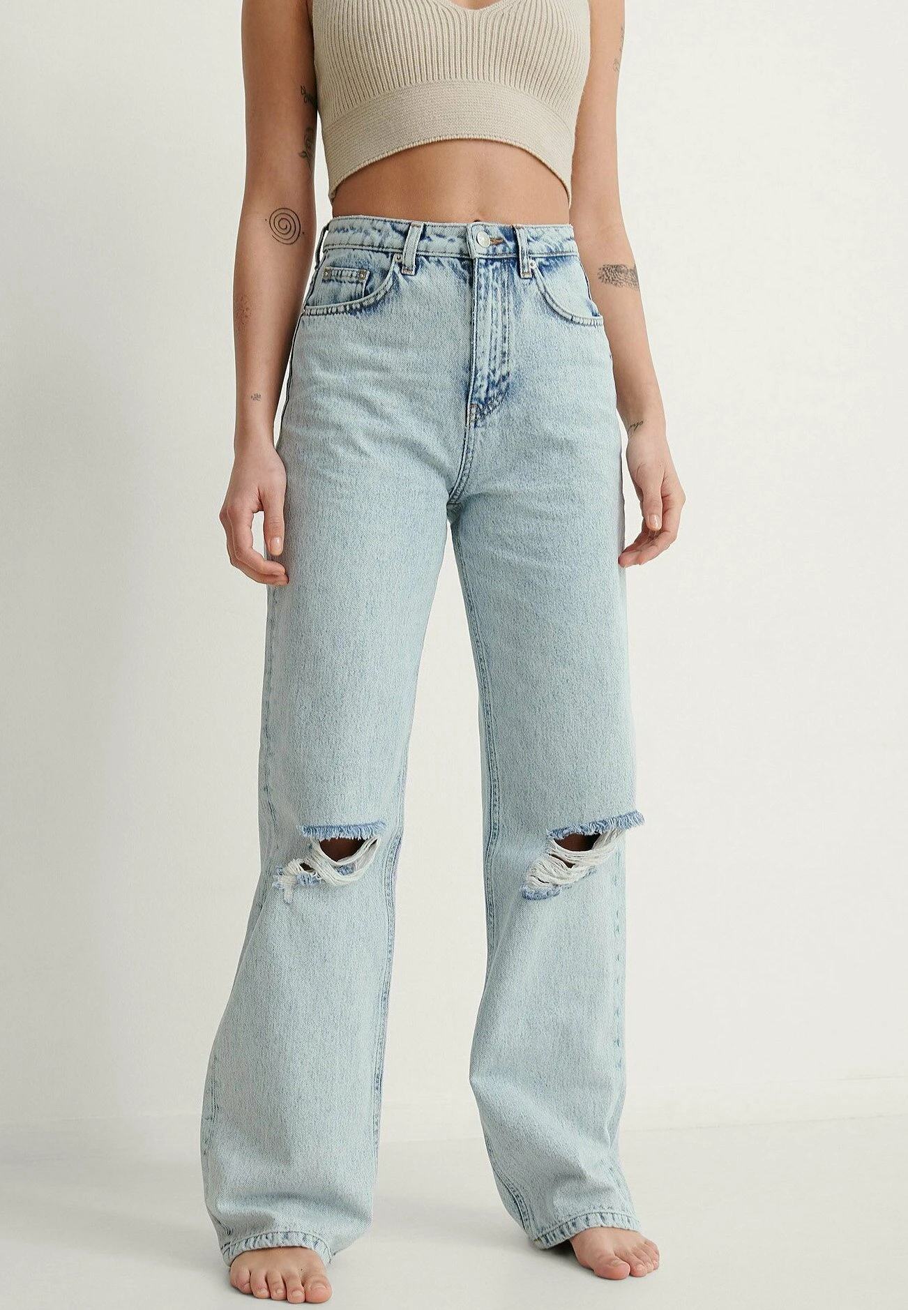 NA-KD MIT WEITEN BEINEN IM ACID WASH UND DESTROYED-LOOK - Jeansy Relaxed Fit - Light Blue 1 NA-KD MIT WEITEN BEINEN IM ACID WASH UND DESTROYED-LOOK - Jeansy Relaxed Fit - Light Blue