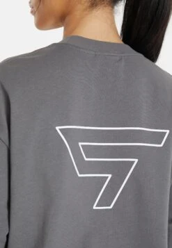 SP DOUBLE OVERSIZE PUMP COVER - T-shirt Z Nadrukiem - Dark Grey -Ulla Popken Sklep 7f925698720f4ab98165cfb32f541968