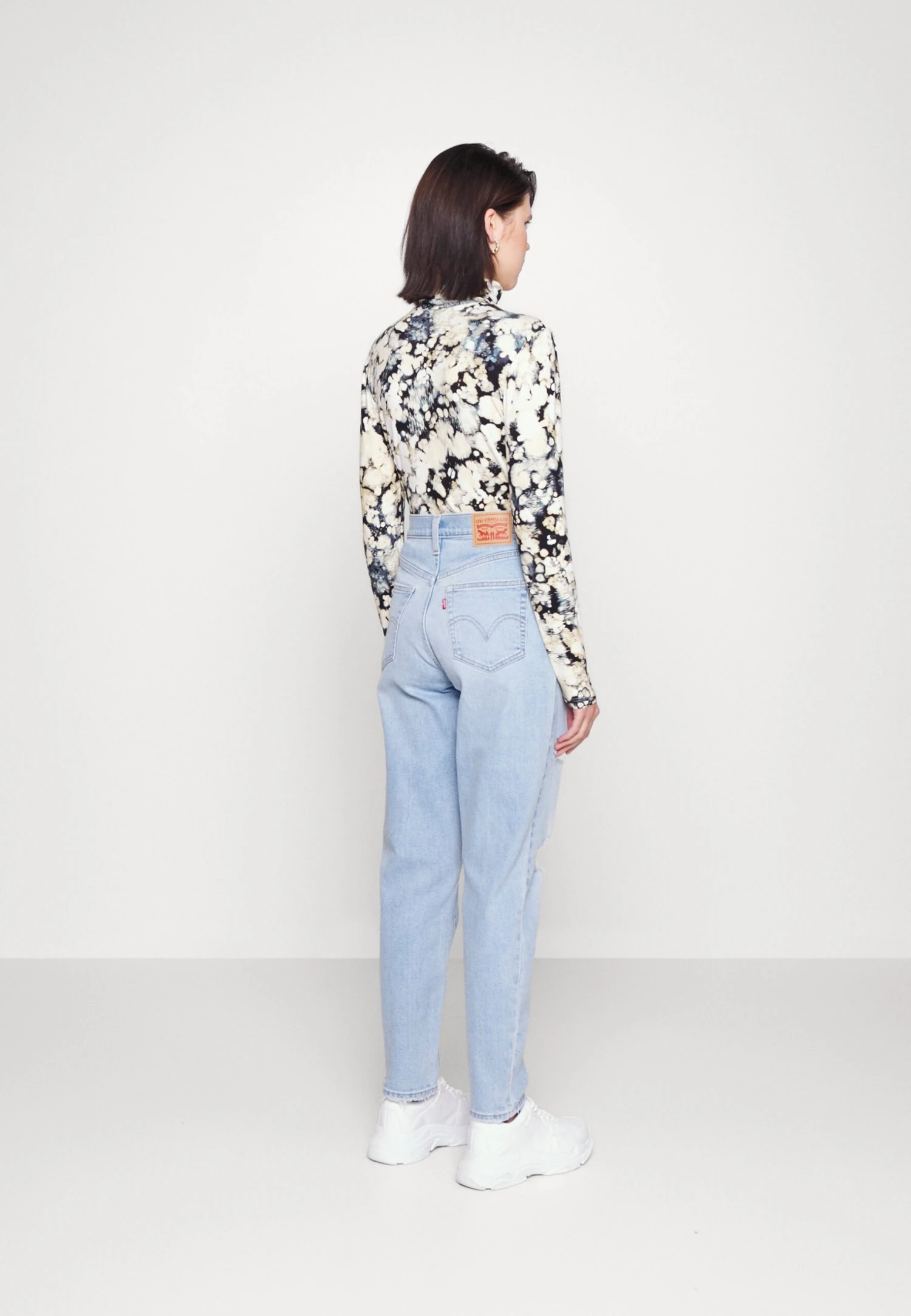 HIGH WAISTED MOM - Jeansy Relaxed Fit - Medium Indigo 3 HIGH WAISTED MOM - Jeansy Relaxed Fit - Medium Indigo - obrazek 3