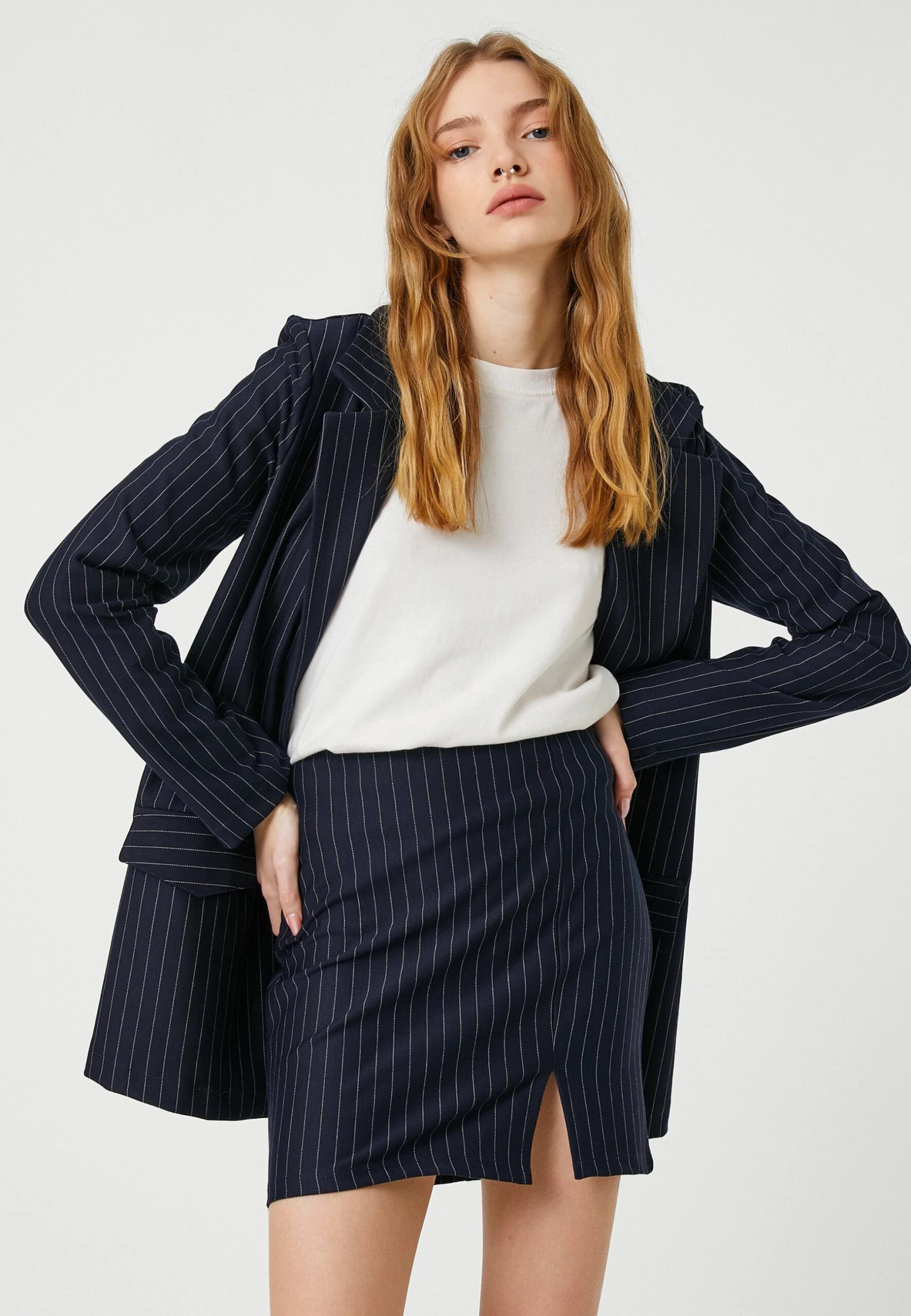 Koton SIDE SLITTED SLIM FIT - Spódnica Mini - Navy Stripe 1 Koton SIDE SLITTED SLIM FIT - Spódnica Mini - Navy Stripe