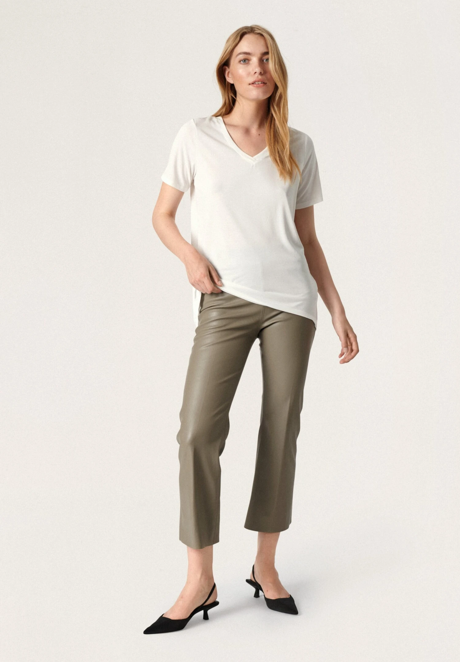 Soaked In Luxury COLUMBINE V-NECK SS - T-shirt Basic - Broken White 2 Soaked In Luxury COLUMBINE V-NECK SS - T-shirt Basic - Broken White - obrazek 2