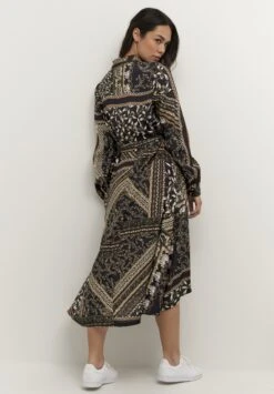 Kaffe KAFINE OLINE - Sukienka Koszulowa - Black/brown Scarf Print 8 Kaffe KAFINE OLINE - Sukienka Koszulowa - Black/brown Scarf Print -Ulla Popken Sklep 9860e78d338f414eb6f403cad049a834