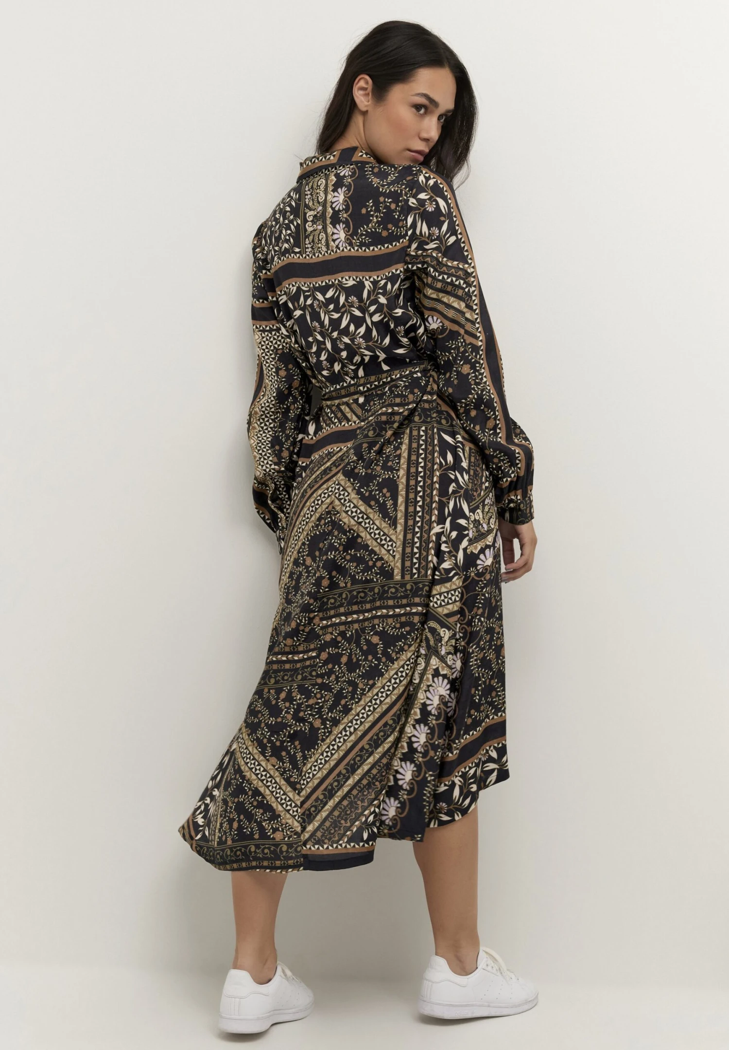 Kaffe KAFINE OLINE - Sukienka Koszulowa - Black/brown Scarf Print 3 Kaffe KAFINE OLINE - Sukienka Koszulowa - Black/brown Scarf Print - obrazek 3