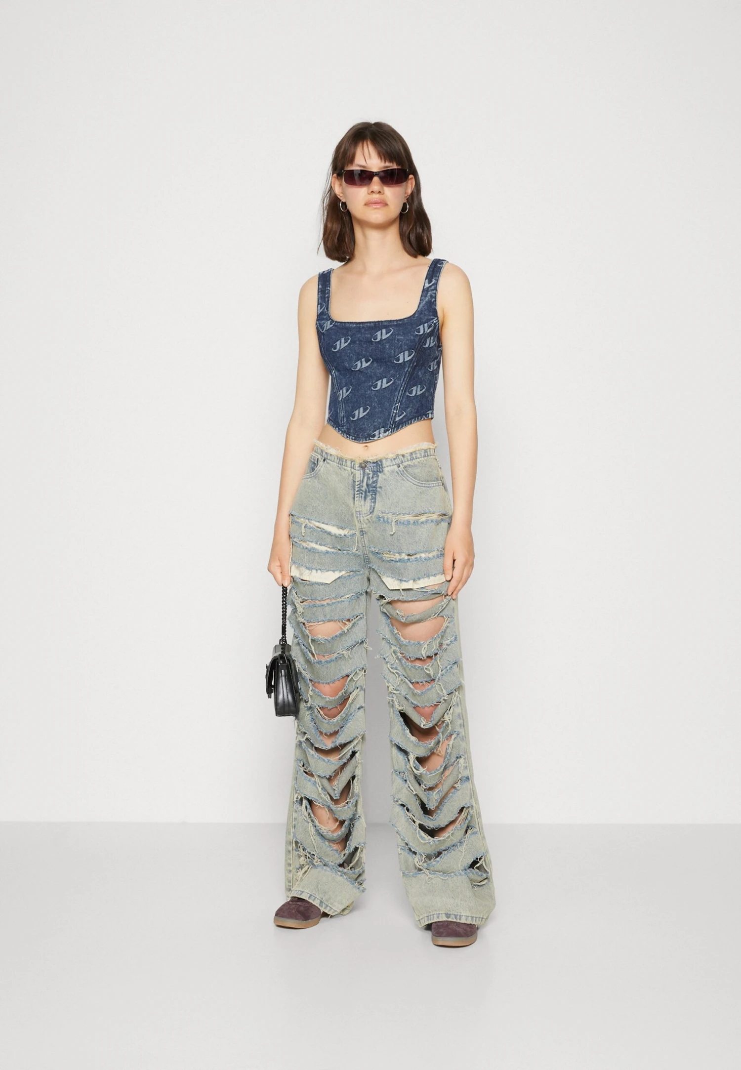 Jaded London EXTREME SLASHED LOW RISE - Jeansy Bootcut - Blue 2 Jaded London EXTREME SLASHED LOW RISE - Jeansy Bootcut - Blue - obrazek 2