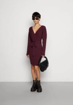 Vero Moda V-NECK - Sukienka Etui - Bordeaux -Ulla Popken Sklep 9c130605843443c786568eddb154f56e
