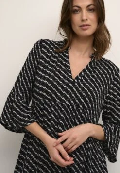 Kaffe KAMARITA AMBER - Sukienka Letnia - Black Chalk Graphic Print 9 Kaffe KAMARITA AMBER - Sukienka Letnia - Black Chalk Graphic Print -Ulla Popken Sklep 9d8486ac83e848d799be51a6dc88f88f