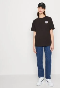 Puma DOWNTOWN RELAXED GRAPHIC TEE - T-shirt Z Nadrukiem - Black 9 Puma DOWNTOWN RELAXED GRAPHIC TEE - T-shirt Z Nadrukiem - Black -Ulla Popken Sklep 9f32e629e0c64e58a9be0a40d971274d