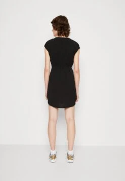 Vila VIJOSA BELT DRESS - Sukienka Letnia - Black -Ulla Popken Sklep a383698bce4d4e05bce1dba3fe1e3cc1
