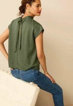 Next TIE BACK STANDARD - T-shirt Z Nadrukiem - Khaki Green -Ulla Popken Sklep abaf48e169a14f26b200b004f6e33bac