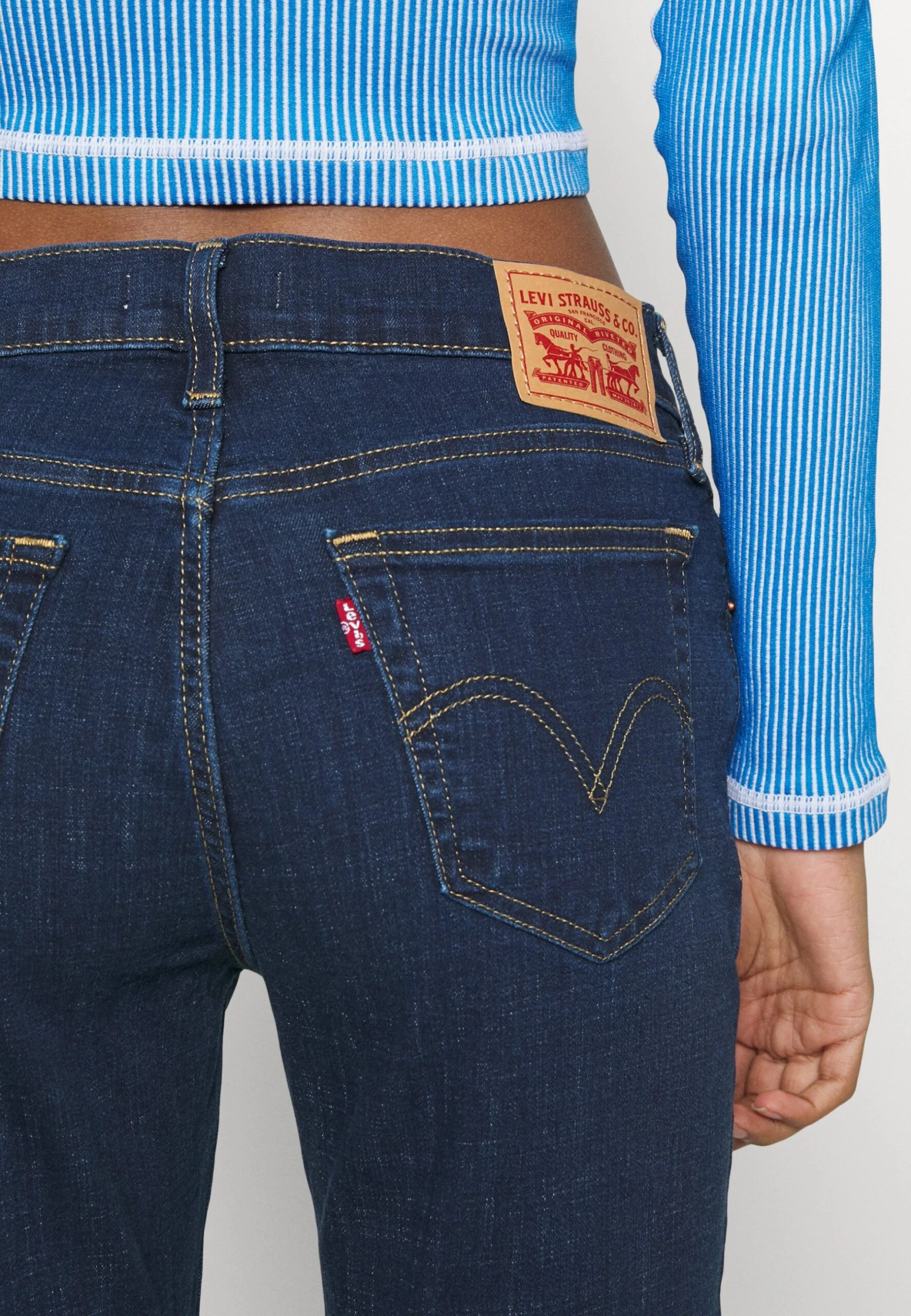 MID RISE BOYFRIEND - Jeansy Relaxed Fit - Cobalt Layer 4 MID RISE BOYFRIEND - Jeansy Relaxed Fit - Cobalt Layer - obrazek 4